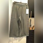 Athleta NWT TRIUMPH HYBRID WIDE LEG CROP $109 MSRP Photo 4