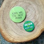Set of vintage St Patrick’s Day Kiss Me clothing accessories pins Green Photo 0