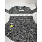 Roz & Ali Womans Petite Fit & Flare Blouse MP Black White Pullover Scoop Neck Photo 5