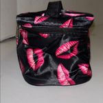 BLACK WITH PINK/RED LIP DESIGN COSMETICS CASE ZIPPER CLOSURE SMALL MIRROR INSIDE Photo 4