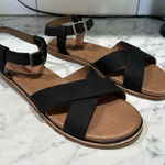 LL Bean Womens Black Ankle Strap Criss Cross Comfort Flat Sandals Size 11 Photo 0