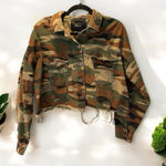 Forever 21  Camo Cropped Denim Jacket Size 0X Photo 0