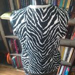 Zyia  black & white zebra stripe raw hem athletic workout S muscle tee Photo 1