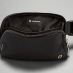 Lululemon Everywhere Belt Bag 🍋 GOLD 🍋 Photo 3