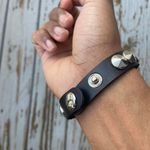 1 row Silver studded faux leather bracelet Photo 2