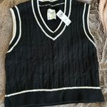 Abercrombie & Fitch Sweater Vest Photo 0