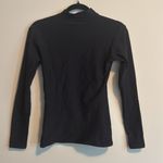 Under Armour  Long Sleeve Size M Photo 4