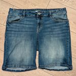 Maurice's Plus 16 16W Blue Jean Bermuda Denim Shorts Classic Faded Wash Stretchy Photo 0