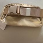 Lululemon  Everywhere mini 1L Belt Bag in trench NWT Photo 8