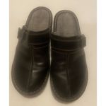 EastLand  Women's Mae Clogs Black Size 8M Split Toe Stitched Leather Uppers Lined Photo 3