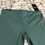 Under Armour Fitted High Rise Ankle Leggings Sz XL. Photo 1