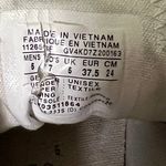 Converse Womens sz7 Mens sz5 low tops Photo 7