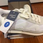 White and cream, tennis shoes Size 7 Photo 1