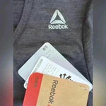 Reebok NWT  Athletic Shirt Exercise size Medium New Photo 2