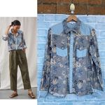 LOVE THE LABEL ANTHROPOLOGIE FLORAL CHAMBRAY BUTTONDOWN TOP LARGE Blue Photo 0