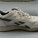 Reebok Womens Grey Tennis Shoes Grunge Distressed Perfect for Yard Work Size 8.5 Photo 4