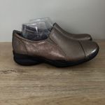 Clarks In Motion Slip On Comfort Shoes Womens 7.5W Bronze Leather Walking Travel Photo 1