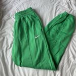 Nike green  sweatpants Photo 0