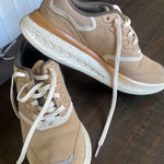 Keen Tan  hiking tennis shoes  Photo 0