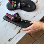 Sanuk  yoga sling sandals black flower design Photo 4