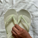 FitFlop  Women's Iqushion Ergonomic Flip-Flops Size 7 Photo 8