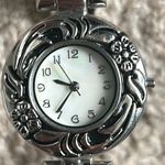 Geneva women’s flower pattern vintage silver‎ bracelet watch does not work Silver Photo 1