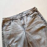 American Eagle 90’s Ripped Curvy Straight Jeans Photo 5