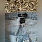 D. Jeans NWT  LIGHT WASH SKINNY JEANS Photo 3