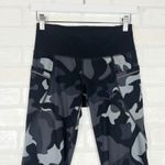 Athleta  XS‎ Camo Print High Rise Chaturanga Capri Leggings Side Pockets Photo 3