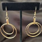 Boutique Gold Circles Necklace & Dangle Earrings Set Photo 2
