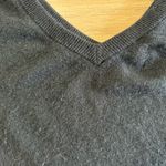 Equipment  Femme LILOU V-NECK CASHMERE SWEATER in True Black 100% Cashmere XSmall Photo 4