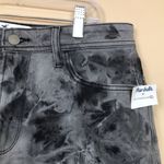 Hollister NWT Women’s / Juniors’ Curvy High-Rise Mom Short 3” Denim Tie-Dye Photo 4