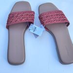 Old Navy Women's Ginger Spice Slip On Crafted Sandals With Flower Design Sz 8 Photo 2