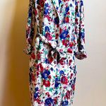 Aberdeen & Dunbar floral robe bright florals on a white background Red Size M Photo 0
