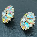 The Great Iridescent Crystal Flower Gold-tone Stud Earrings. Pre-owned in condition Photo 5