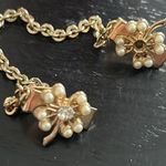 Vintage Unsigned gold tone and floral sweater clip Photo 3