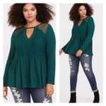 Torrid  Green Lace Cutout Babydoll Blouse Size 0‎ Large Flowy Cut Out Neck Photo 1
