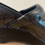 Dansko Pewter Stripe Patent Leather Professional Nursing Clogs Size 39 / 8.5-9 Photo 6