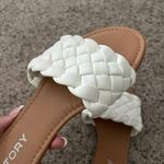 FITORY Womens Flat Sandals White Size 8 Photo 1