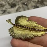 Pretty Women’s Costume Brooch Pin Gold Tone Leaf Photo 2