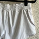 Lululemon Women’s Hotty Hot Cream White Shorts Size 6 Photo 9