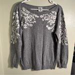 Rain + Rose Stitch Fix Sabo Embroidered Accents Pullover Gray Size M Photo 2
