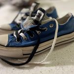 Converse Womens sz7 Mens sz5 low tops Photo 1