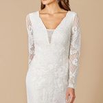 LARA style 51052 Plunging V Photo 0