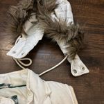 Aeropostale  Vest Puffer White Medium Detachable Fur Trim Photo 1