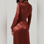 ASTR THE LABEL RUST MARIPOSA SATIN RUCHED MIDI DRESS Size Medium NWOT Photo 1
