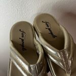 Free People Wonderland Thong SandalsWomens 39.5 Gold Platform Padded Strap NEW Photo 3