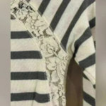 Arizona Jeans Women’s White and Gray Arizona Sweater Photo 1