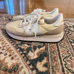 New Balance  237 Women's Beige and White Sneakers Photo 2