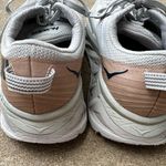 Hoka  Arahi 4 Sneakers Photo 2